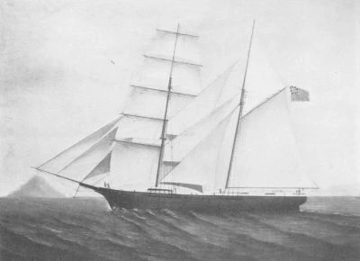 Historická plachetnice na moři připomínající loď z příběhu o Mary Celeste.